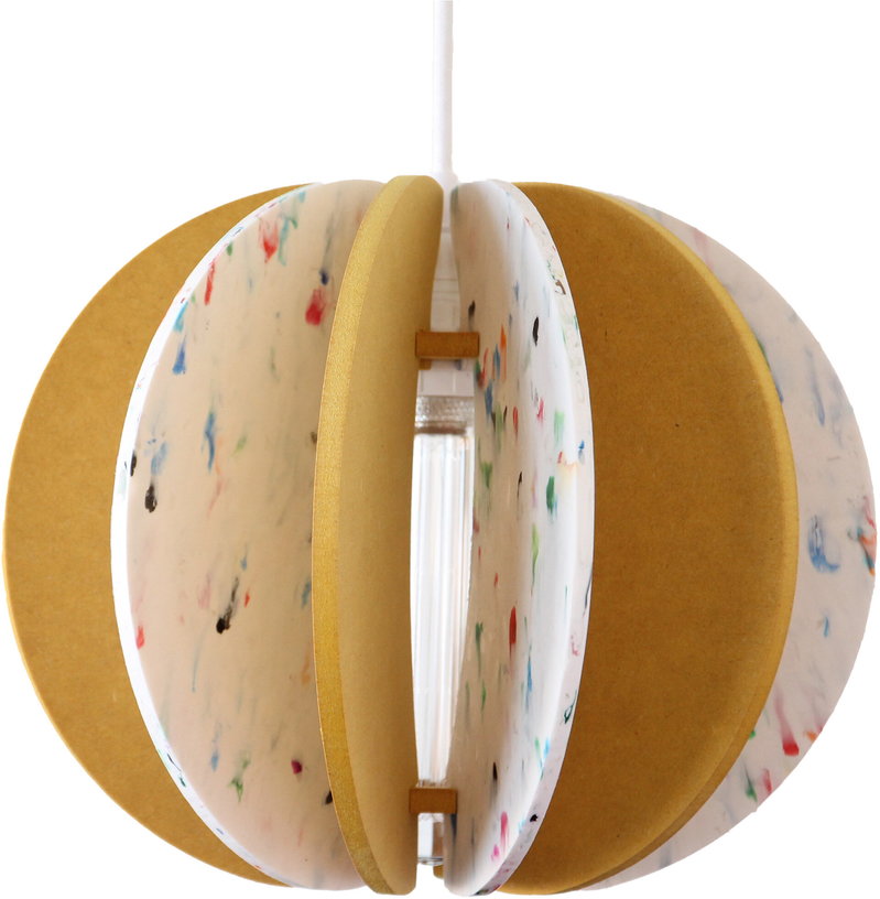 suspension-ronde-en-plastique-recycle-blanc-et-bois-colore-jaune-29cm-alpha-zulu-rif-1