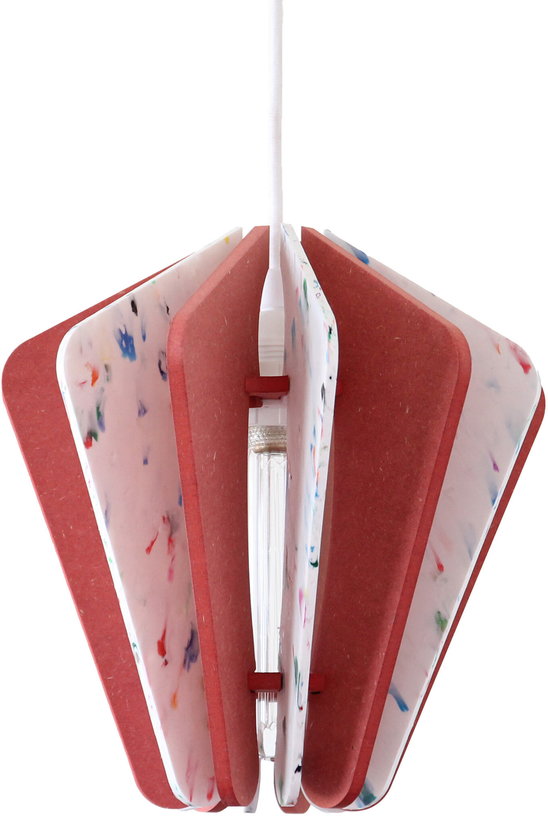 suspension-triangulaire-en-plastique-recycle-blanc-et-bois-colore-rouge-26x27cm-alpha-zulu-rif-7