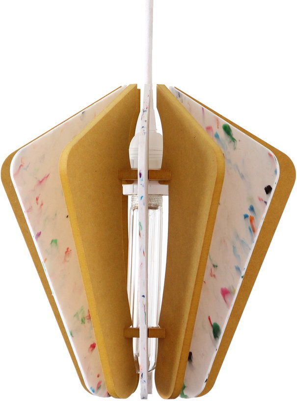 suspension-triangulaire-en-plastique-recycle-blanc-et-bois-colore-jaune-26x27cm-alpha-zulu-rif-2