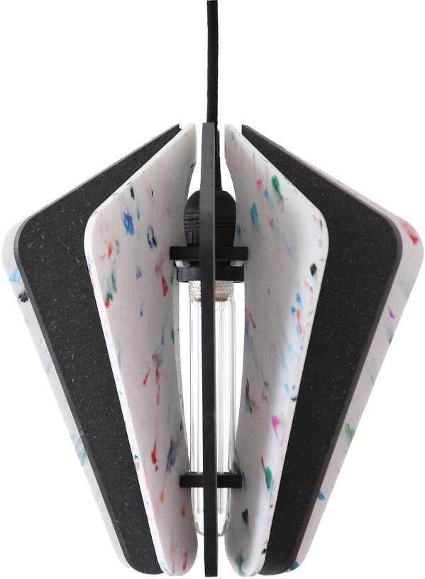 suspension-triangulaire-en-plastique-recycle-blanc-et-bois-colore-noir-26x27cm-alpha-zulu-rif-2