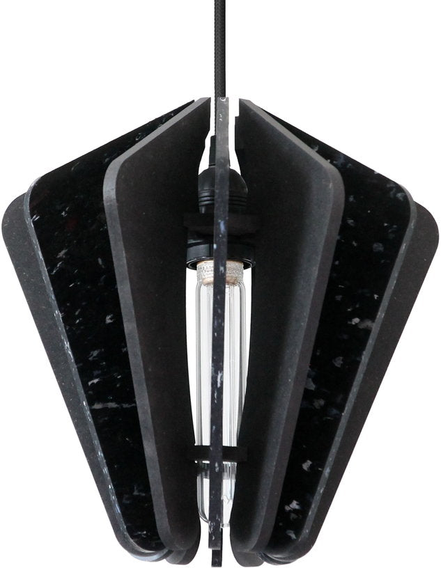 suspension-triangulaire-en-plastique-recycle-noir-et-bois-colore-noir-26x27cm-alpha-zulu-rif-3