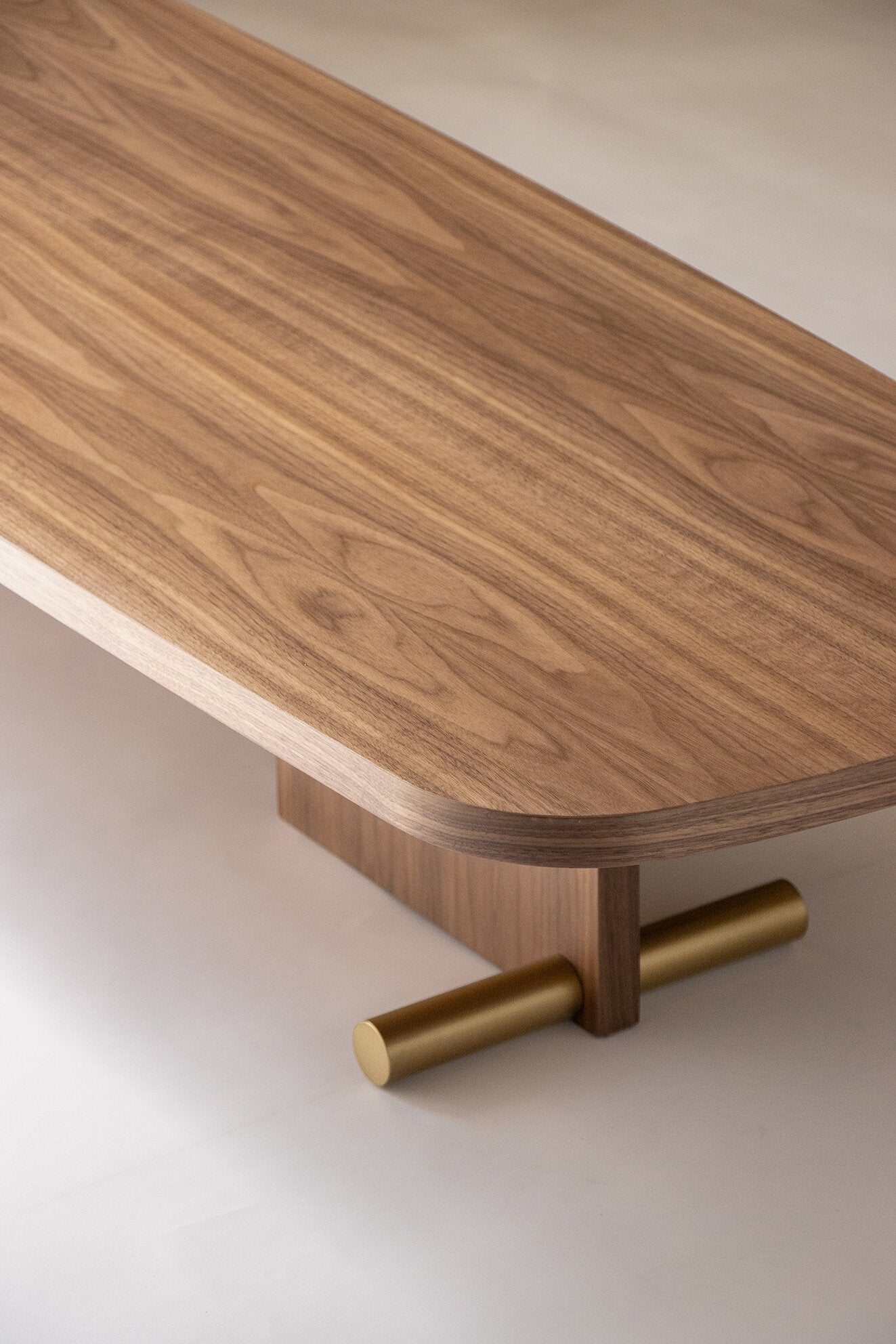 Table basse en noyer et détail doré 180x60cm Nova 4 - Nomon — 352734.jpg
