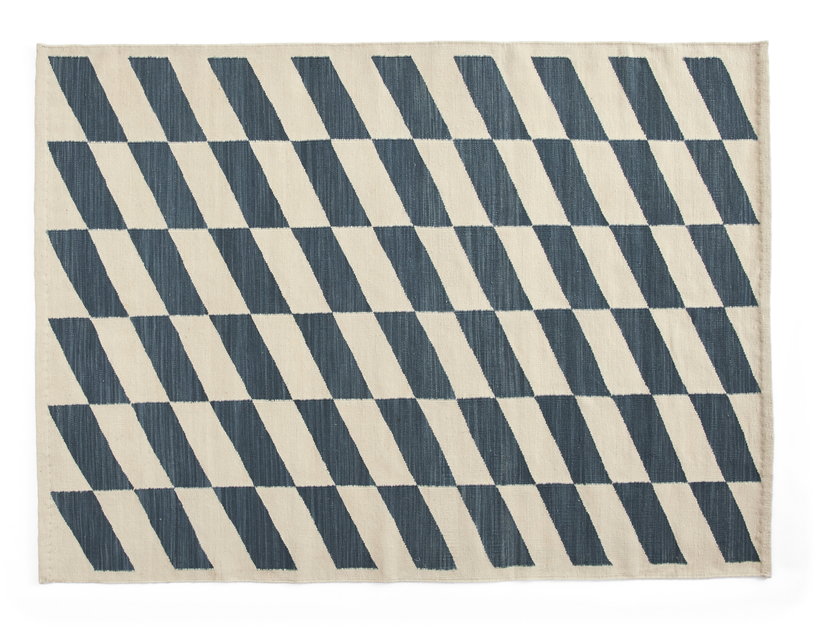 tapis-rectangulaire-kelim-en-laine-damier-bleu-200x140cm-shift-hay-1
