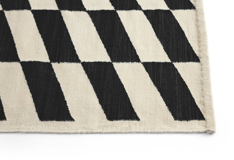 tapis-rectangulaire-kelim-en-laine-damier-noir-240x170cm-shift-hay-3