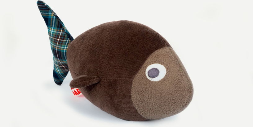 peluche-poisson-chocolat-et-imprime-ecossais-charles-adada-2