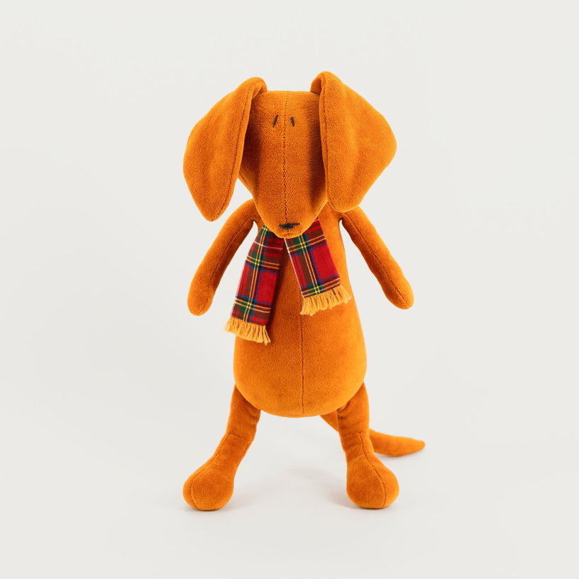 peluche-teckel-marron-grand-avec-echarpe-rouge-scott-adada-1