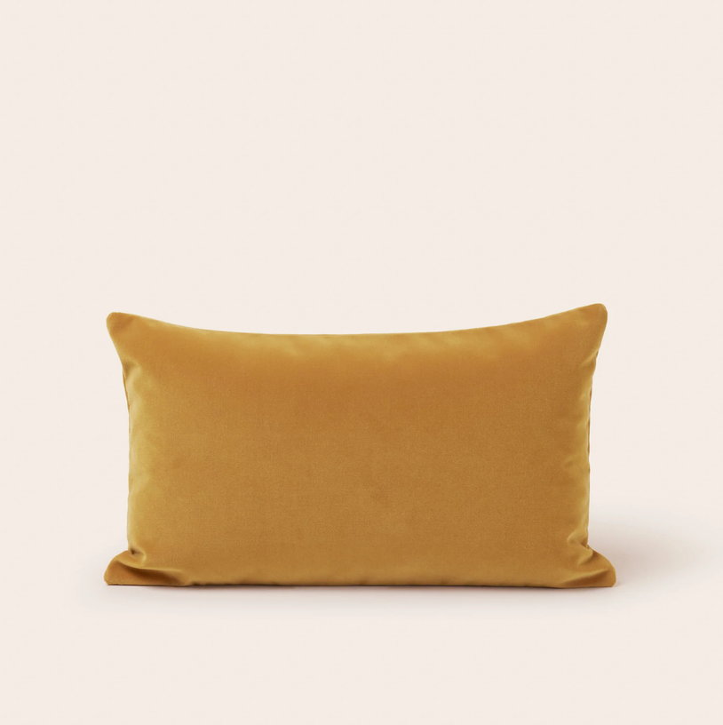 housse-de-coussin-rectangulaire-en-velours-mat-ocre-28x47cm-matia-madura-1