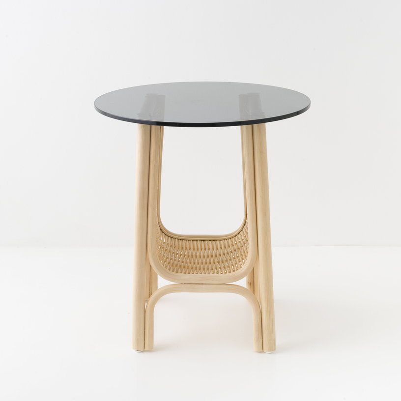 petite-table-basse-en-rotin-et-plateau-en-verre-50cm-corridor-orchid-edition-2