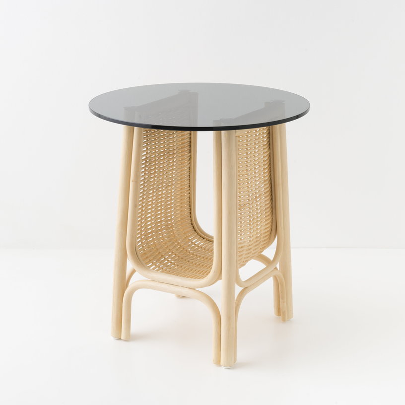 petite-table-basse-en-rotin-et-plateau-en-verre-50cm-corridor-orchid-edition-1