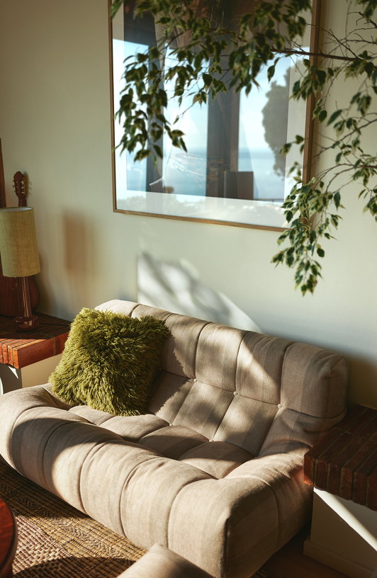 coussin-duveteux-olive-50x50cm-hkliving-2