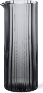 carafe-en-verre-gris-fume-6-4x16cm-ripple-ferm-living-1