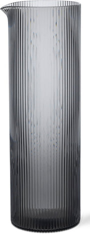 carafe-a-eau-en-verre-gris-fume-8-4x25-5cm-ripple-ferm-living-1