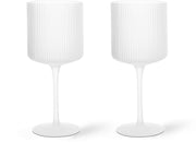 2-verres-a-vin-rouge-en-verre-givre-7-9x18-2cm-ripple-ferm-living-1