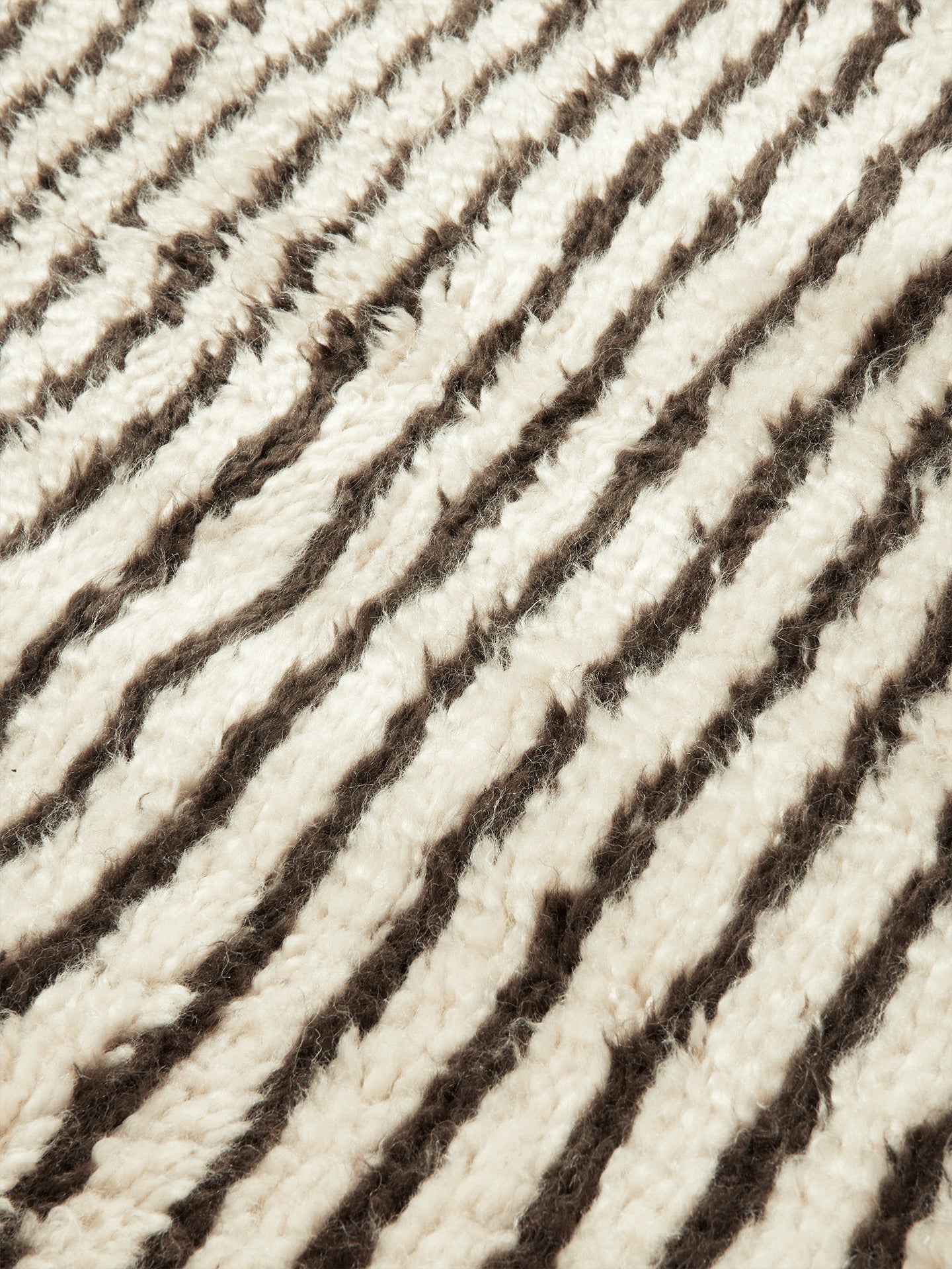 Tapis en laine blanc cassé et café 120x180cm Kami - Ferm Living — 356308.jpg