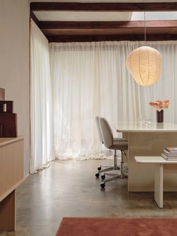 abat-jour-en-papier-washi-sauge-sombre-80cm-kurbis-ferm-living-4