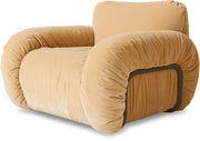 fauteuil-en-velours-royal-creme-et-structure-en-frene-arc-lounge-hkliving-1
