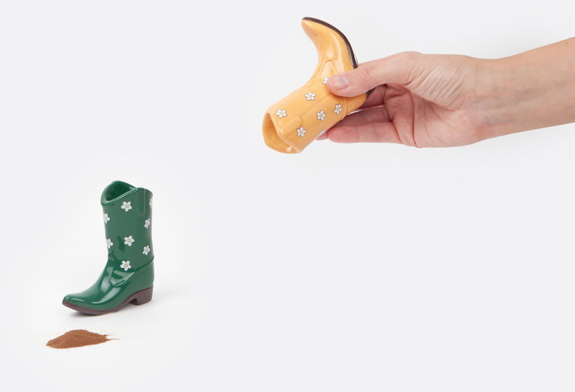 saliere-et-poivriere-en-ceramique-en-forme-de-bottes-de-cow-boy-9cm-doiy-2