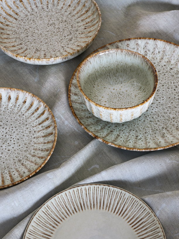fleur-plate-deep-nature-stoneware-bloomingville-7