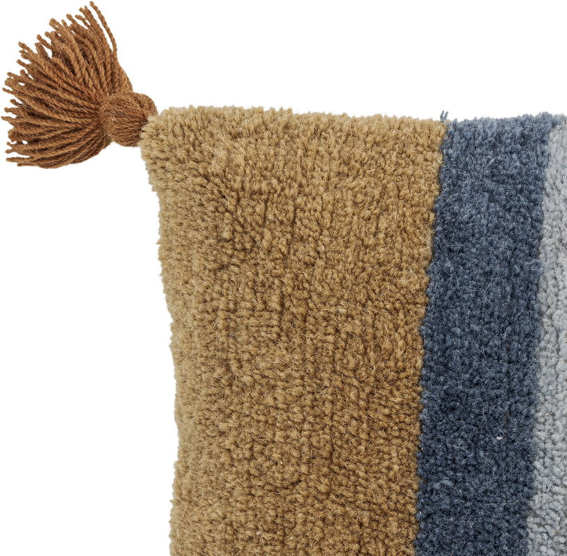centro-coussin-bleu-laine-bloomingville-3