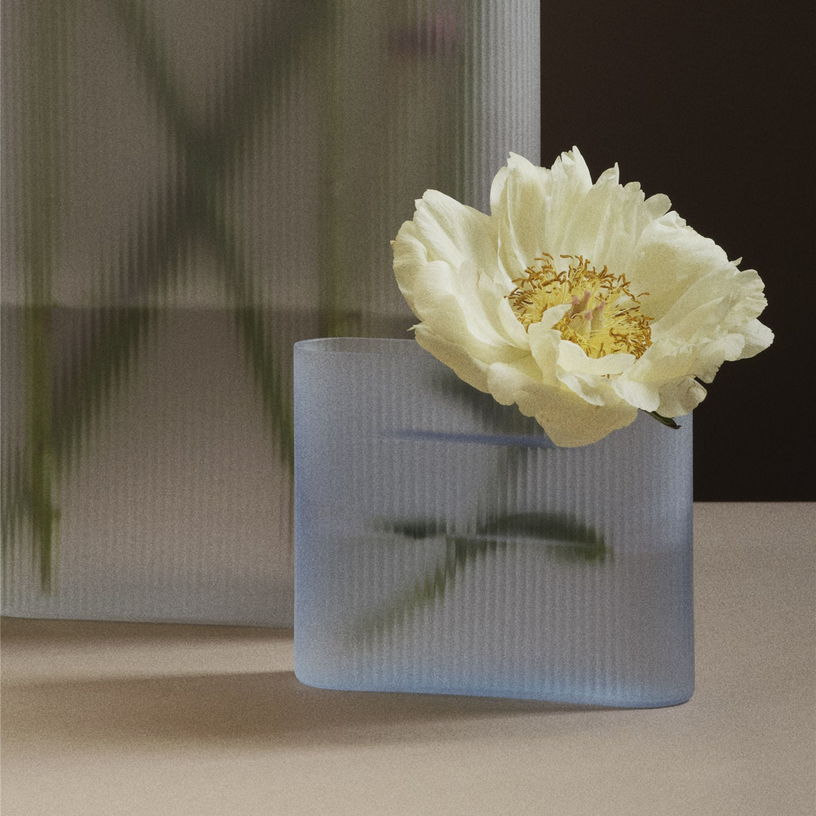 vase-en-verre-souffle-bleu-16-5cm-ridge-muuto-9