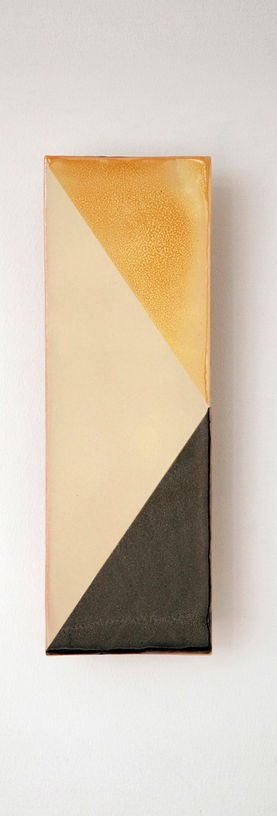 applique-murale-rectangulaire-en-ceramique-jaune-et-noire-30x10cm-tile-violaine-d-harcourt-1