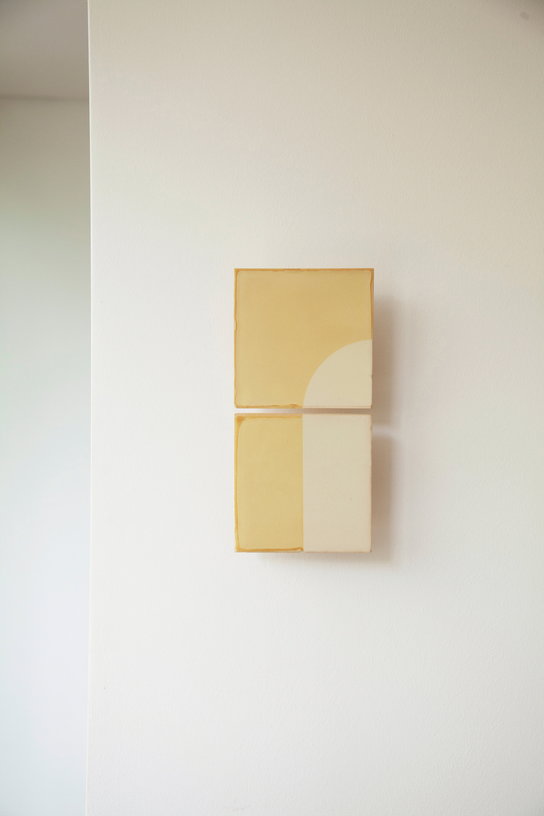 applique-murales-en-ceramique-jaune-29x14cm-tiles-door-violaine-d-harcourt-3