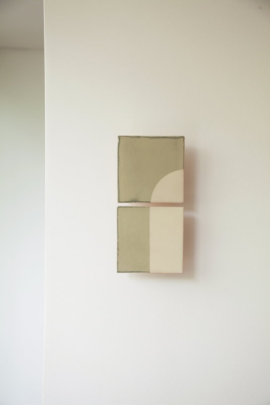 applique-murales-en-ceramique-verte-29x14cm-tiles-door-violaine-d-harcourt-3