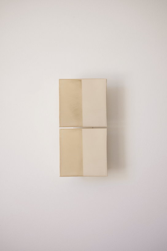 applique-murales-en-ceramique-beige-29x14cm-tiles-line-violaine-d-harcourt-1