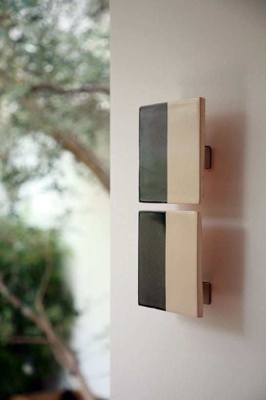 applique-murales-en-ceramique-gris-29x14cm-tiles-line-violaine-d-harcourt-2