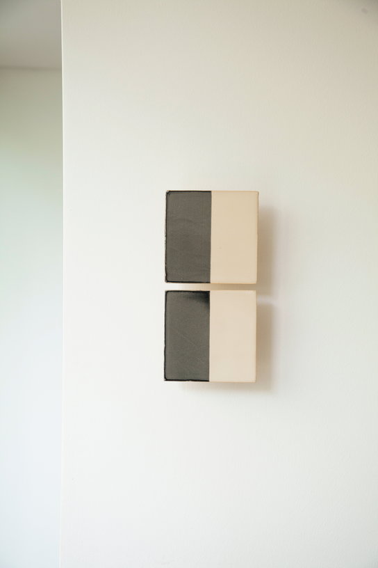 applique-murales-en-ceramique-gris-29x14cm-tiles-line-violaine-d-harcourt-1