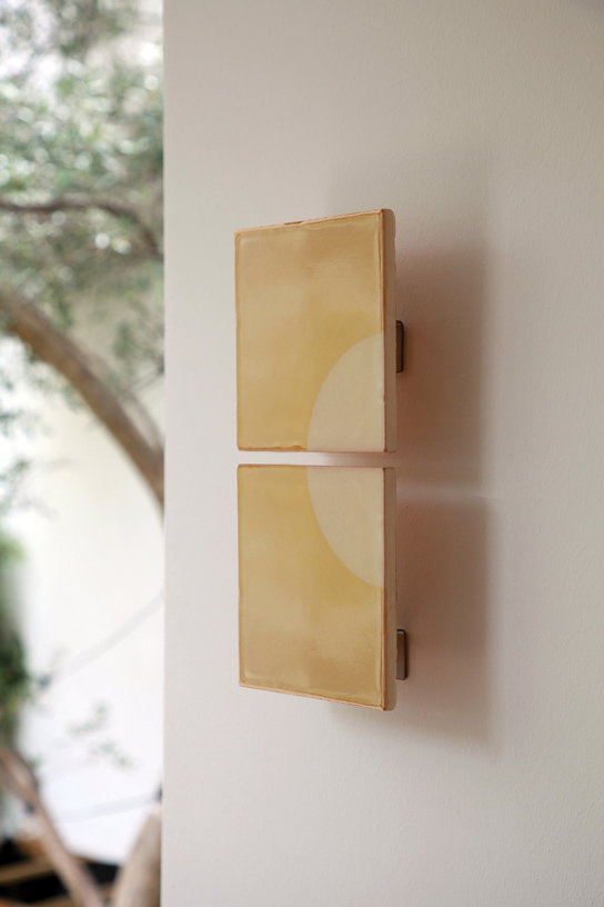 applique-murales-en-ceramique-jaune-29x14cm-tiles-moon-violaine-d-harcourt-2