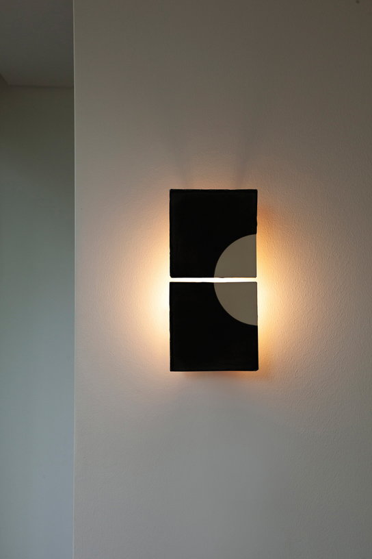 applique-murales-en-ceramique-noire-29x14cm-tiles-moon-violaine-d-harcourt-4