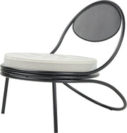 fauteuil-lounge-noir-et-tissu-raye-copacabana-gubi-1