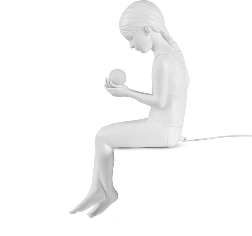 lampe-jeune-fille-en-resine-blanche-23-2x13-5x49-5cm-inner-glow-mini-girl-seletti-3