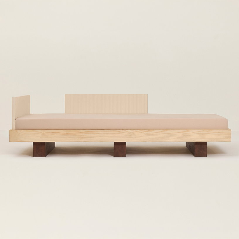 lit-junior-en-bois-massif-d-hevea-et-frene-naturel-160x70cm-heju-x-nobodinoz-nobodinoz-2