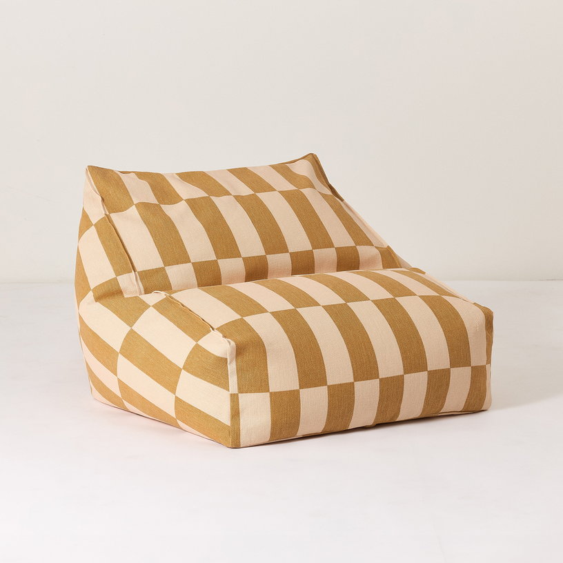 pouf-fauteuil-en-coton-bio-a-carreaux-moutarde-et-beige-74x40x60cm-vibes-nobodinoz-1