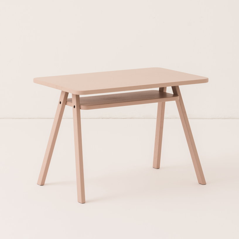 ensemble-bureau-enfant-avec-2-chaises-en-bois-de-hetre-massif-rose-blush-growing-green-nobodinoz-2