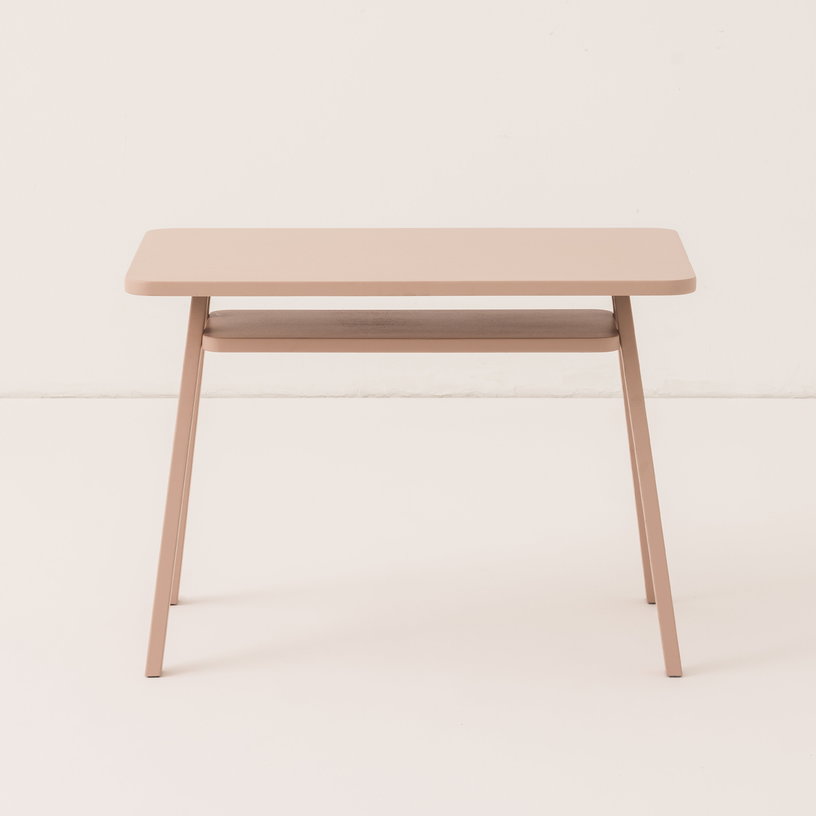 ensemble-bureau-enfant-avec-2-chaises-en-bois-de-hetre-massif-rose-blush-growing-green-nobodinoz-4