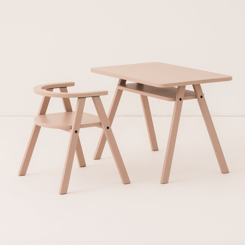 ensemble-bureau-enfant-avec-1-chaise-en-bois-de-hetre-massif-rose-blush-growing-green-nobodinoz-1