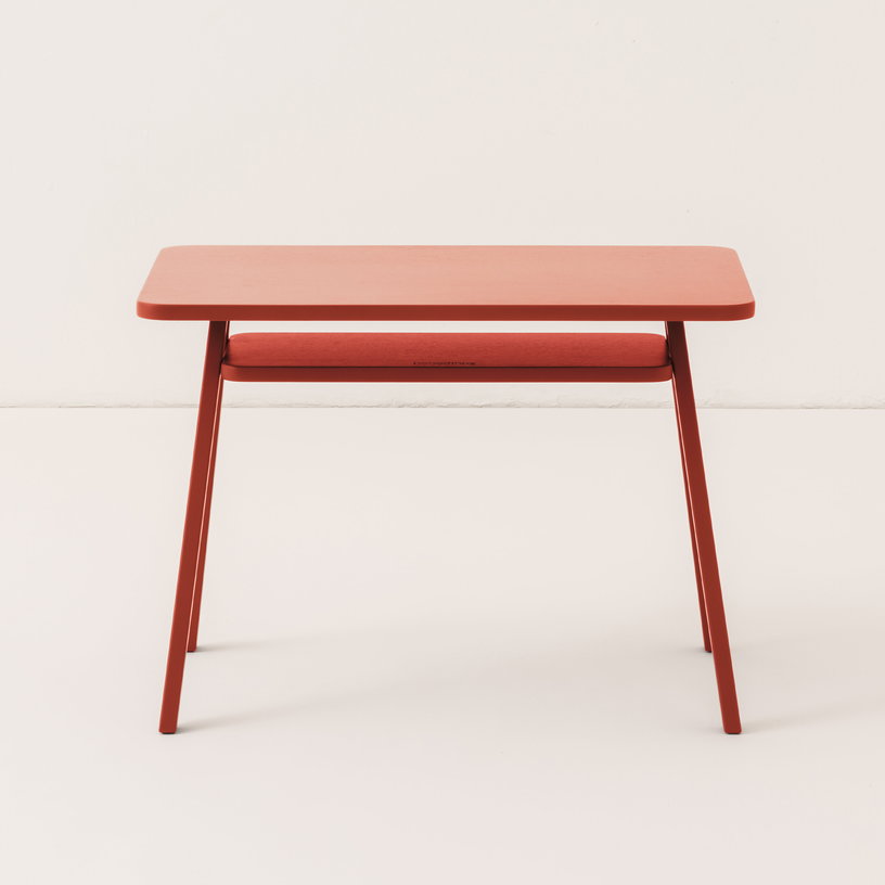ensemble-bureau-enfant-avec-1-chaise-en-bois-de-hetre-massif-rouge-growing-green-nobodinoz-4