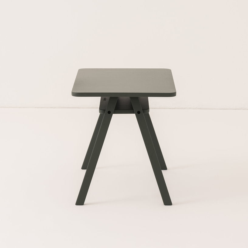 bureau-pour-enfant-en-bois-de-hetre-colore-vert-profond-40x70x50cm-growing-green-nobodinoz-3