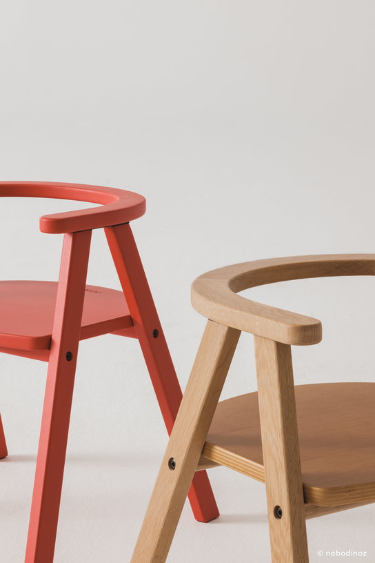 chaise-pour-enfant-en-bois-de-hetre-massif-colore-rouge-growing-green-nobodinoz-8