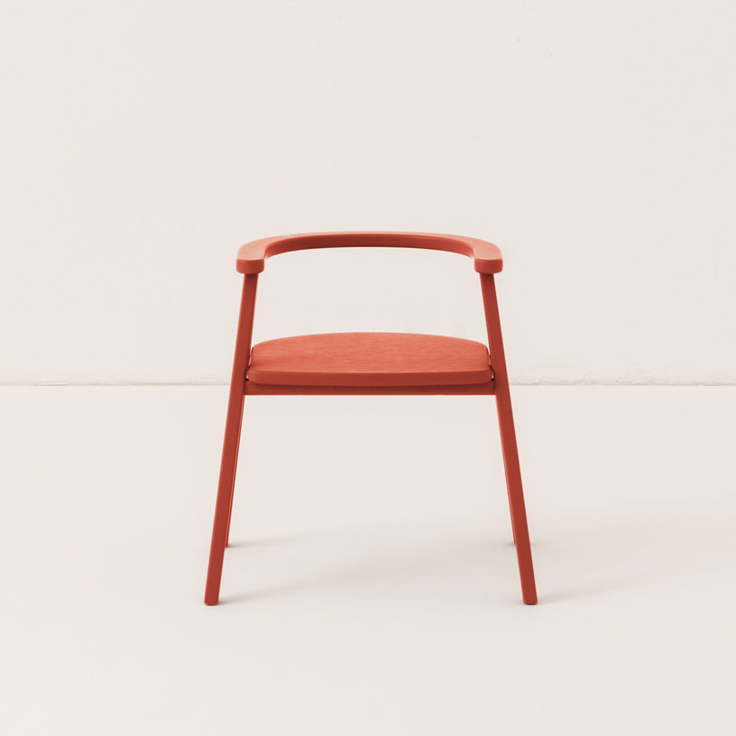 chaise-pour-enfant-en-bois-de-hetre-massif-colore-rouge-growing-green-nobodinoz-2