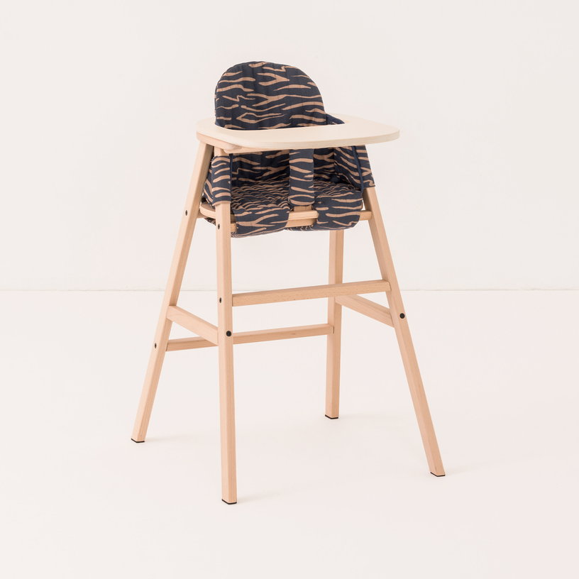 chaise-evolutive-avec-plateau-en-hetre-et-coussin-en-coton-bio-bleu-waves-growing-green-nobodinoz-1