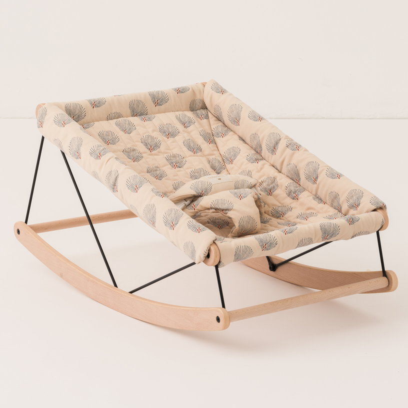 transat-bebe-en-bois-de-hetre-massif-en-coton-bio-bleu-creme-82x44x39cm-growing-green-nobodinoz-1