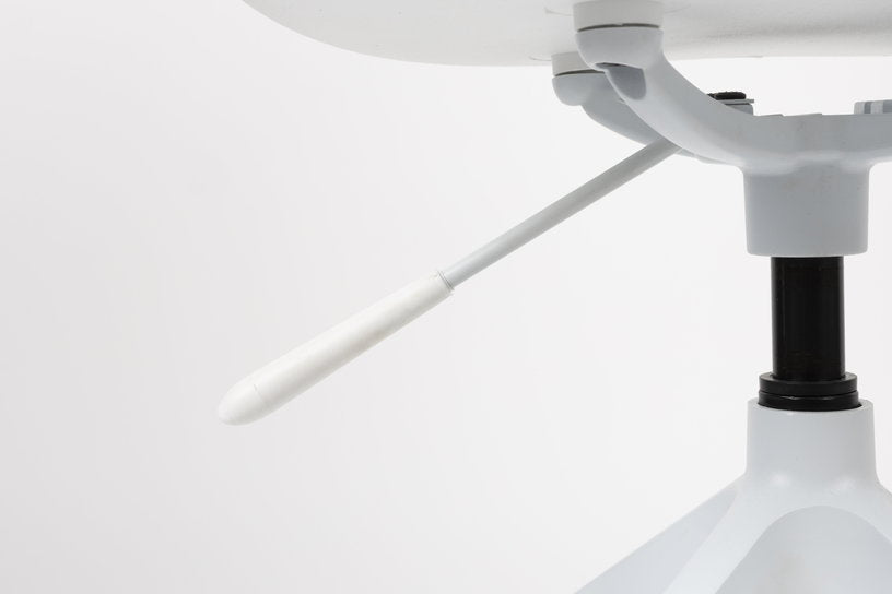 chaise-de-bureau-avec-accoudoirs-en-aluminium-et-polypropylene-blanc-84-4cm-albert-kuip-zuiver-6