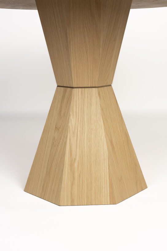 table-a-manger-ronde-en-acacia-120x75cm-lotus-zuiver-4