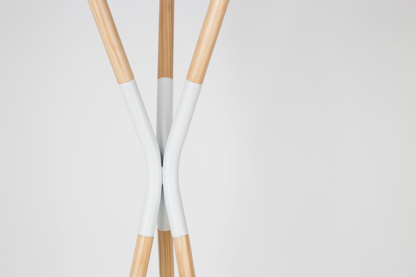 porte-manteaux-en-bois-de-sapin-details-blanc-176cm-pinnacle-zuiver-3