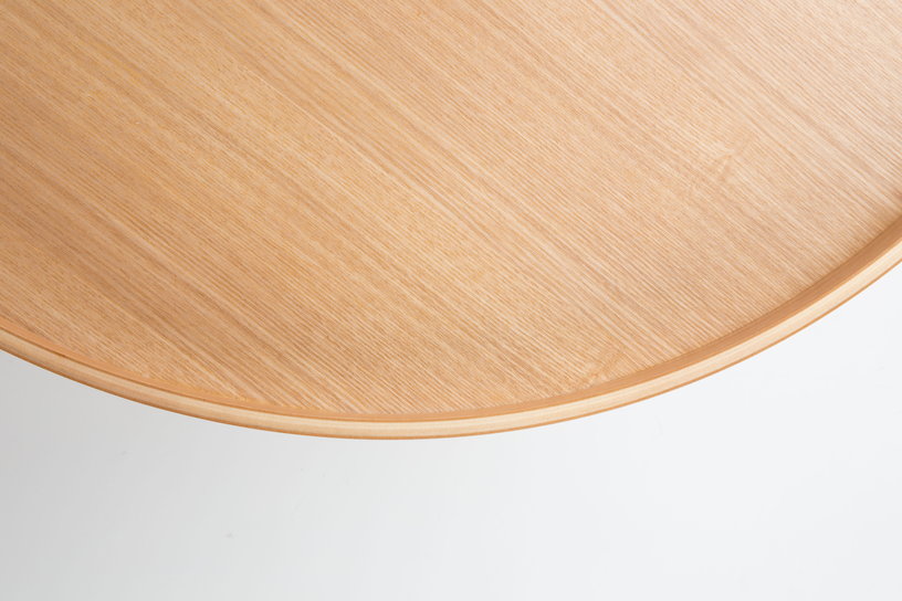 table-basse-plateau-rond-en-chene-et-metal-noir-78x45cm-oak-tray-zuiver-3