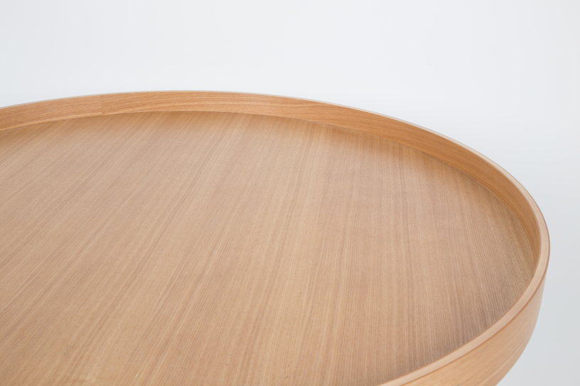table-basse-plateau-rond-en-chene-et-metal-noir-78x45cm-oak-tray-zuiver-4
